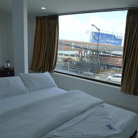 Hotel Port View Residency Pvr Nedumbassery Esterno foto