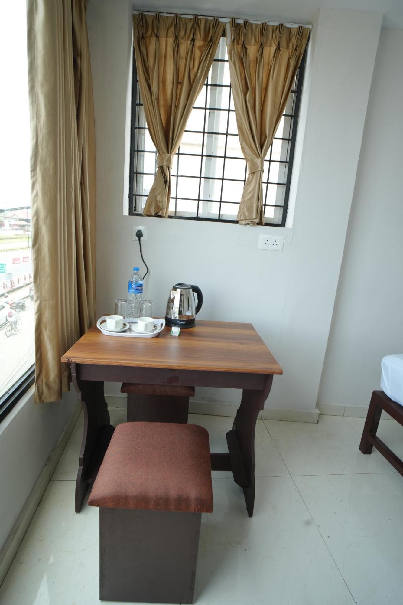 Hotel Port View Residency Pvr Nedumbassery Esterno foto