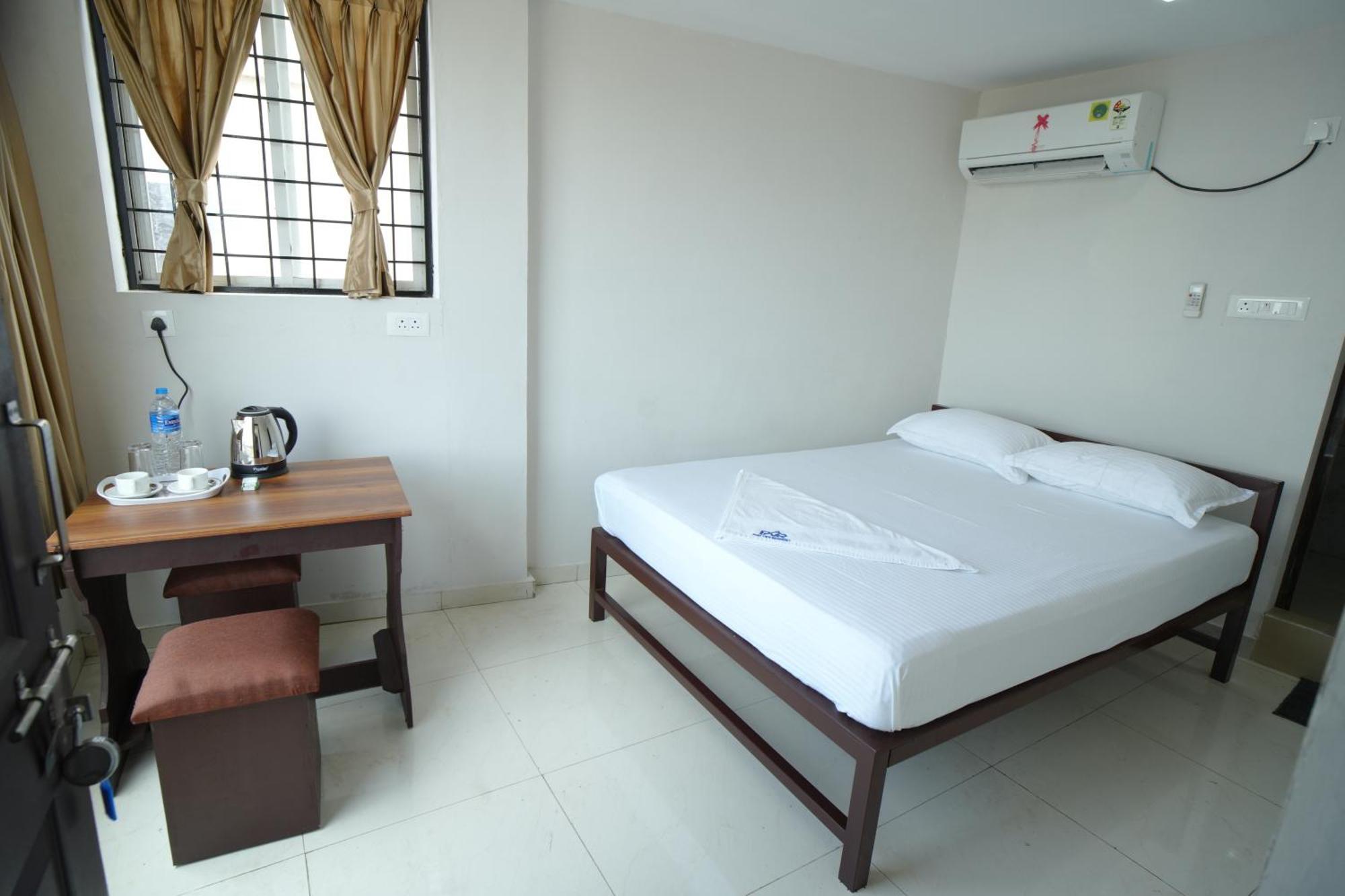 Hotel Port View Residency Pvr Nedumbassery Esterno foto