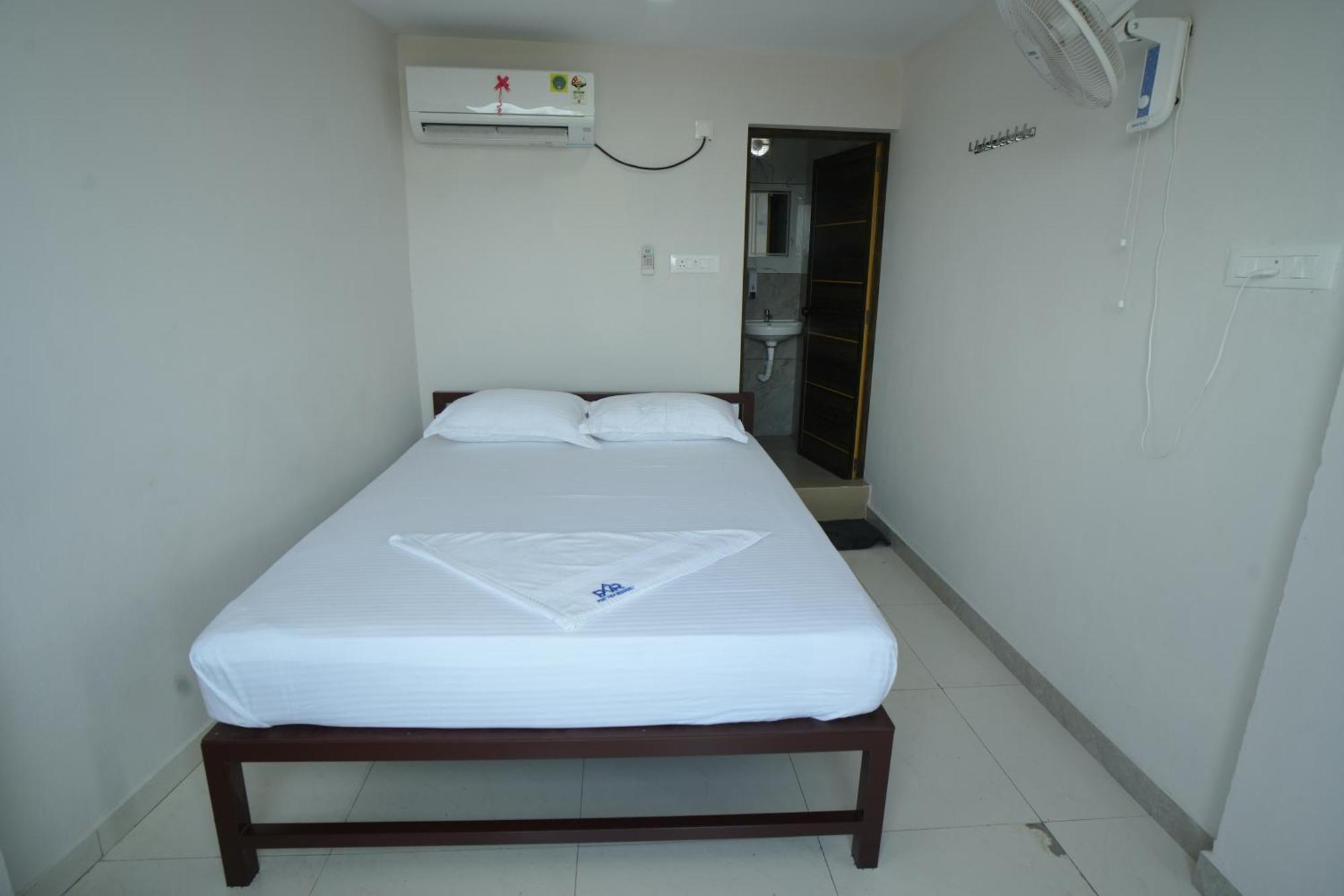 Hotel Port View Residency Pvr Nedumbassery Esterno foto