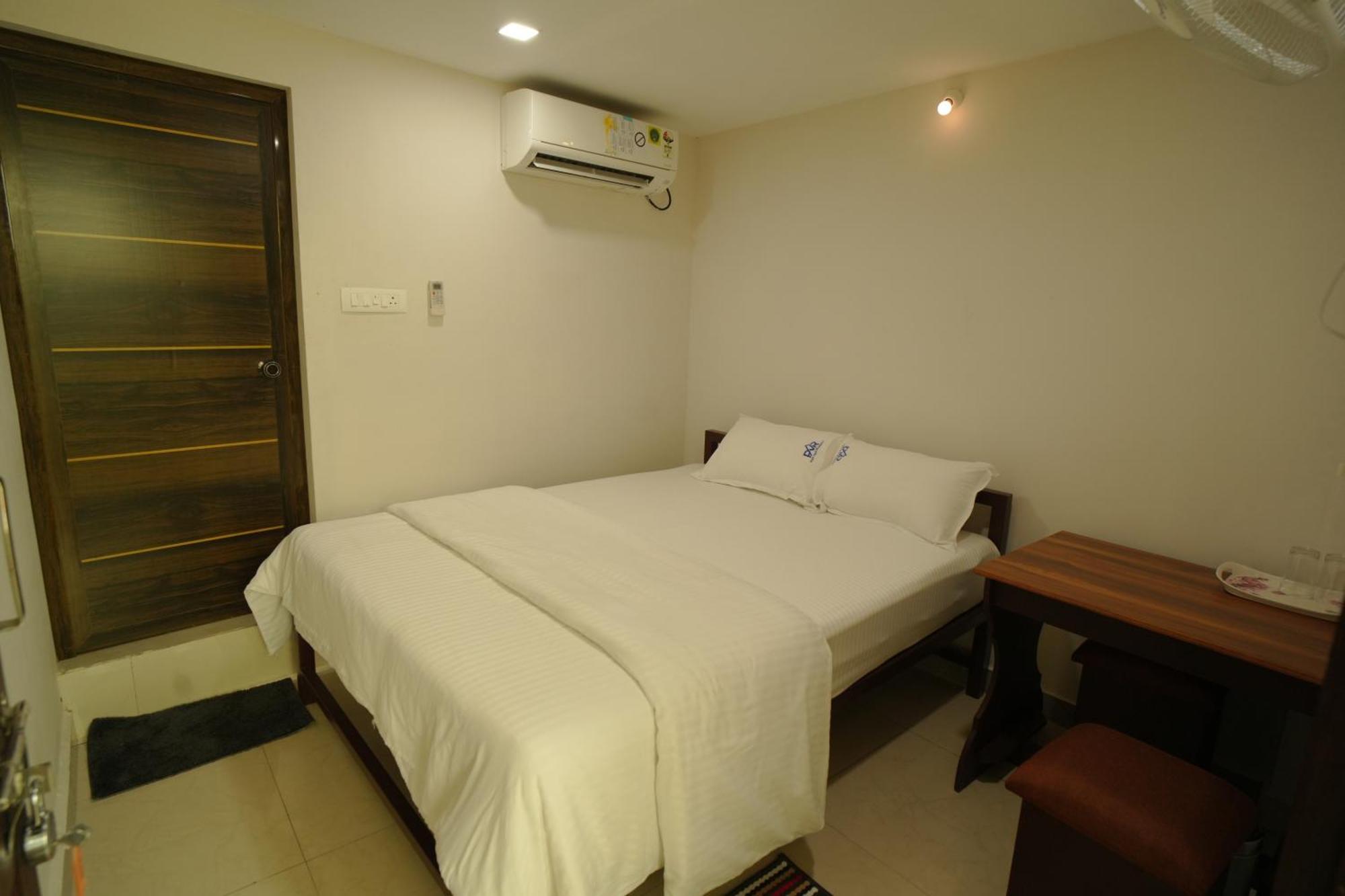 Hotel Port View Residency Pvr Nedumbassery Esterno foto