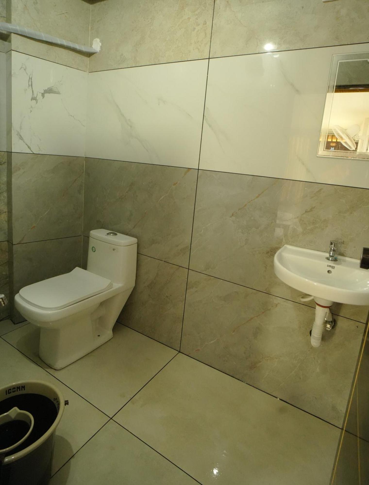 Hotel Port View Residency Pvr Nedumbassery Esterno foto