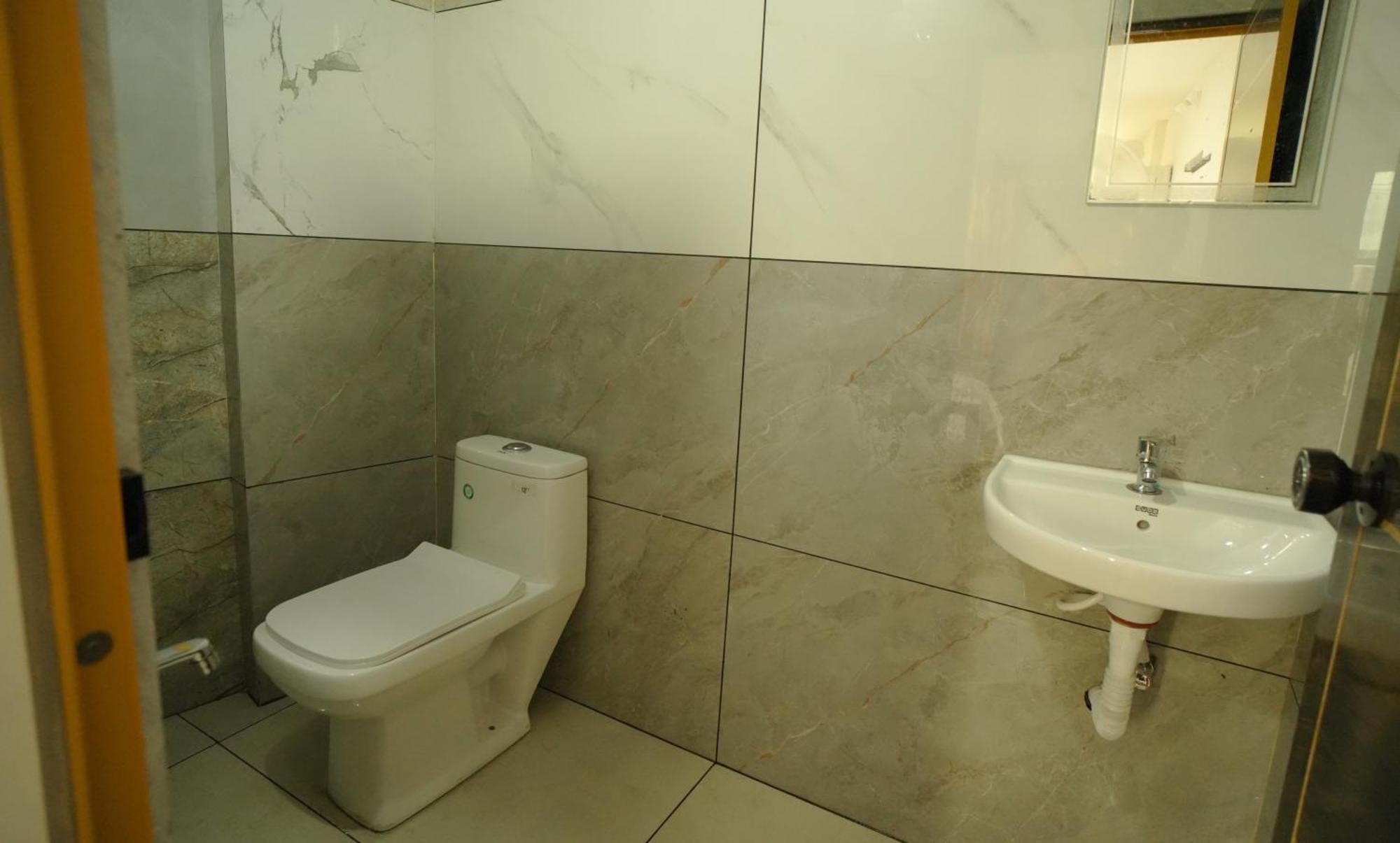 Hotel Port View Residency Pvr Nedumbassery Esterno foto