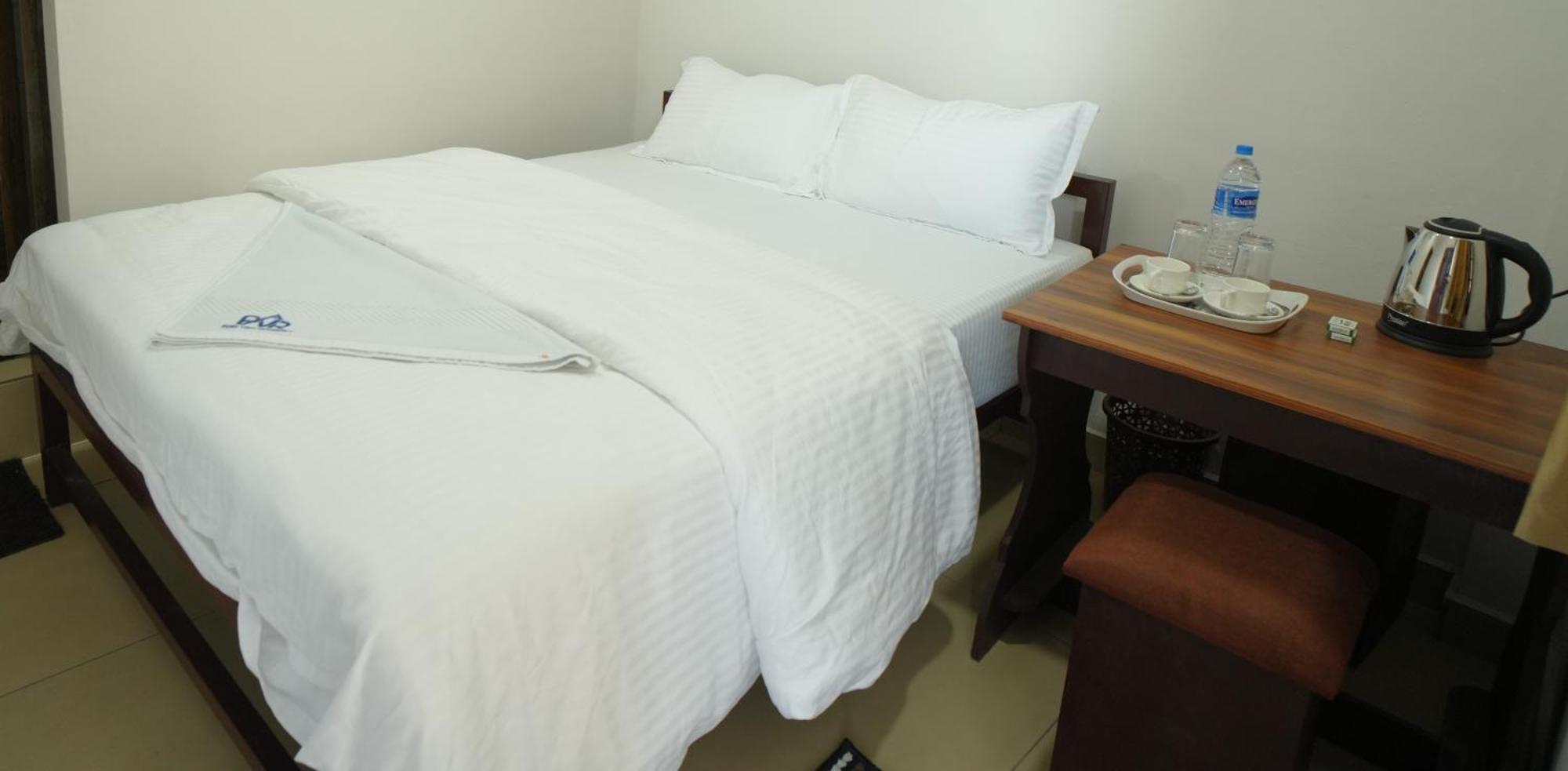 Hotel Port View Residency Pvr Nedumbassery Esterno foto
