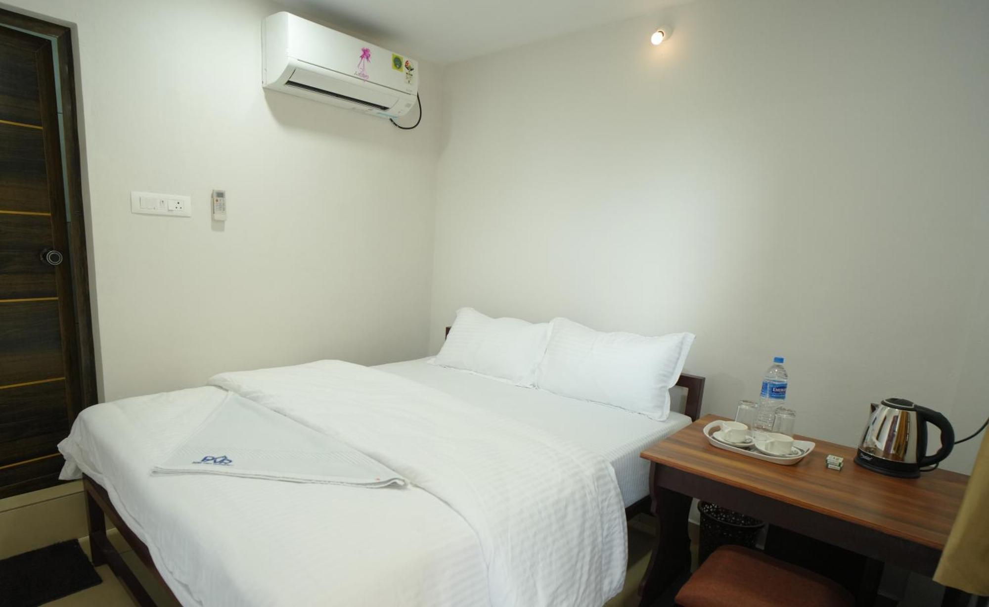 Hotel Port View Residency Pvr Nedumbassery Esterno foto