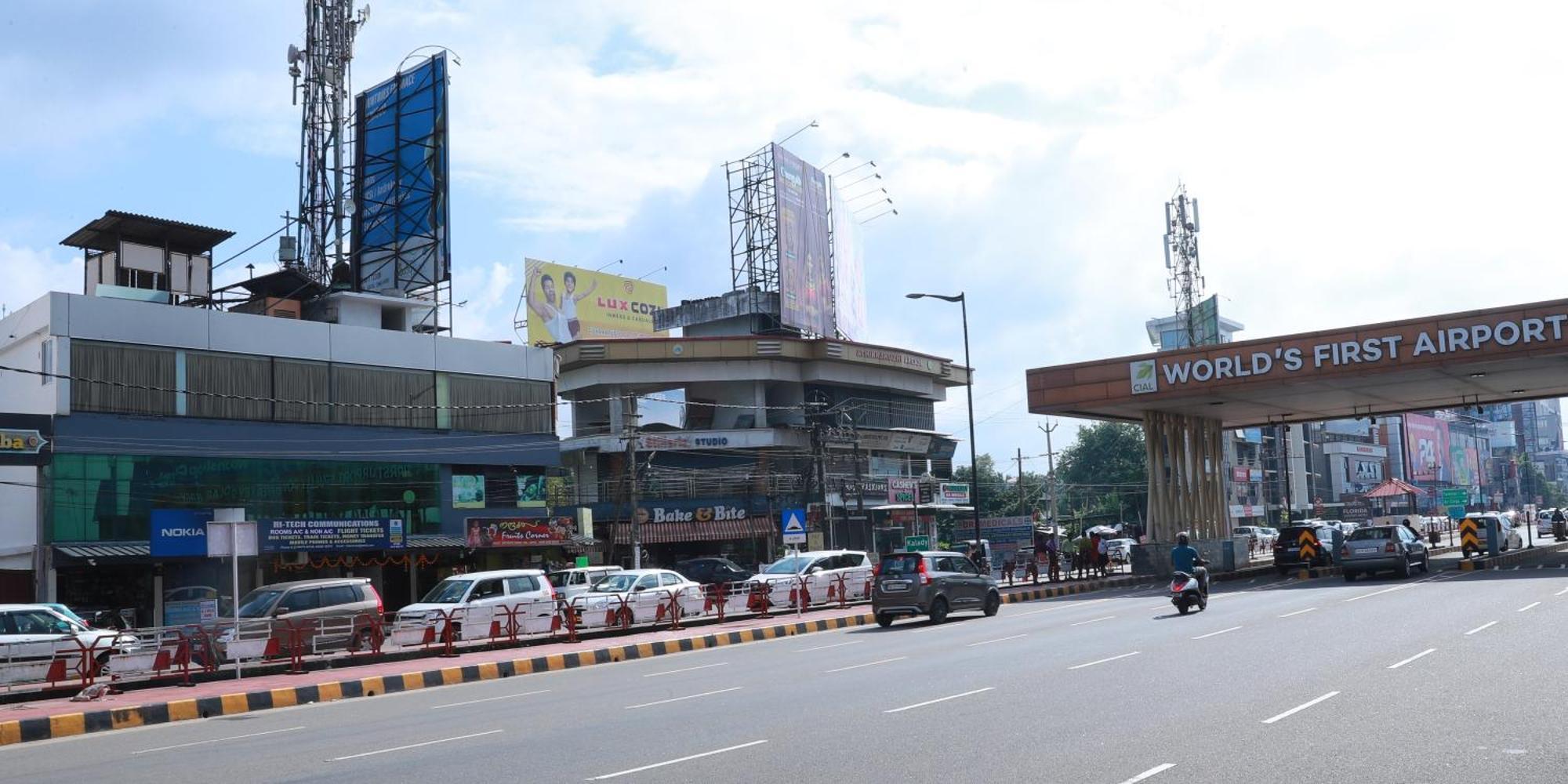 Hotel Port View Residency Pvr Nedumbassery Esterno foto