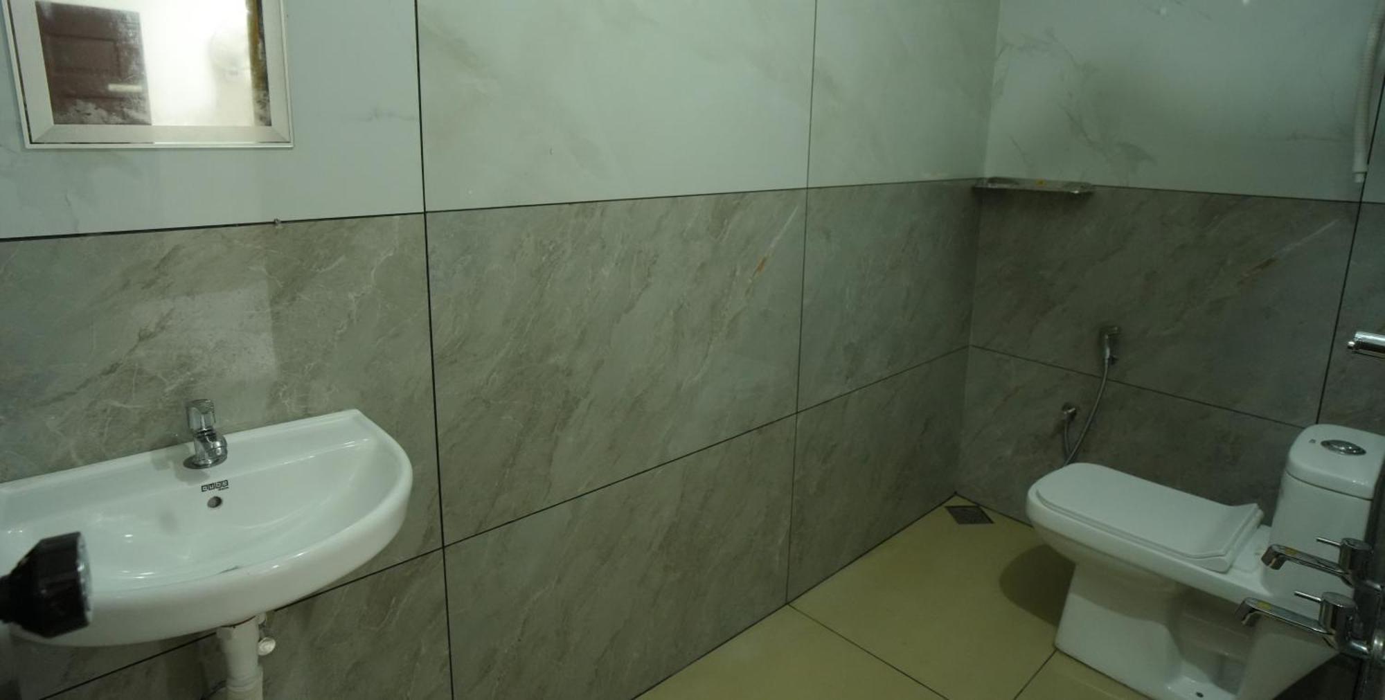 Hotel Port View Residency Pvr Nedumbassery Esterno foto