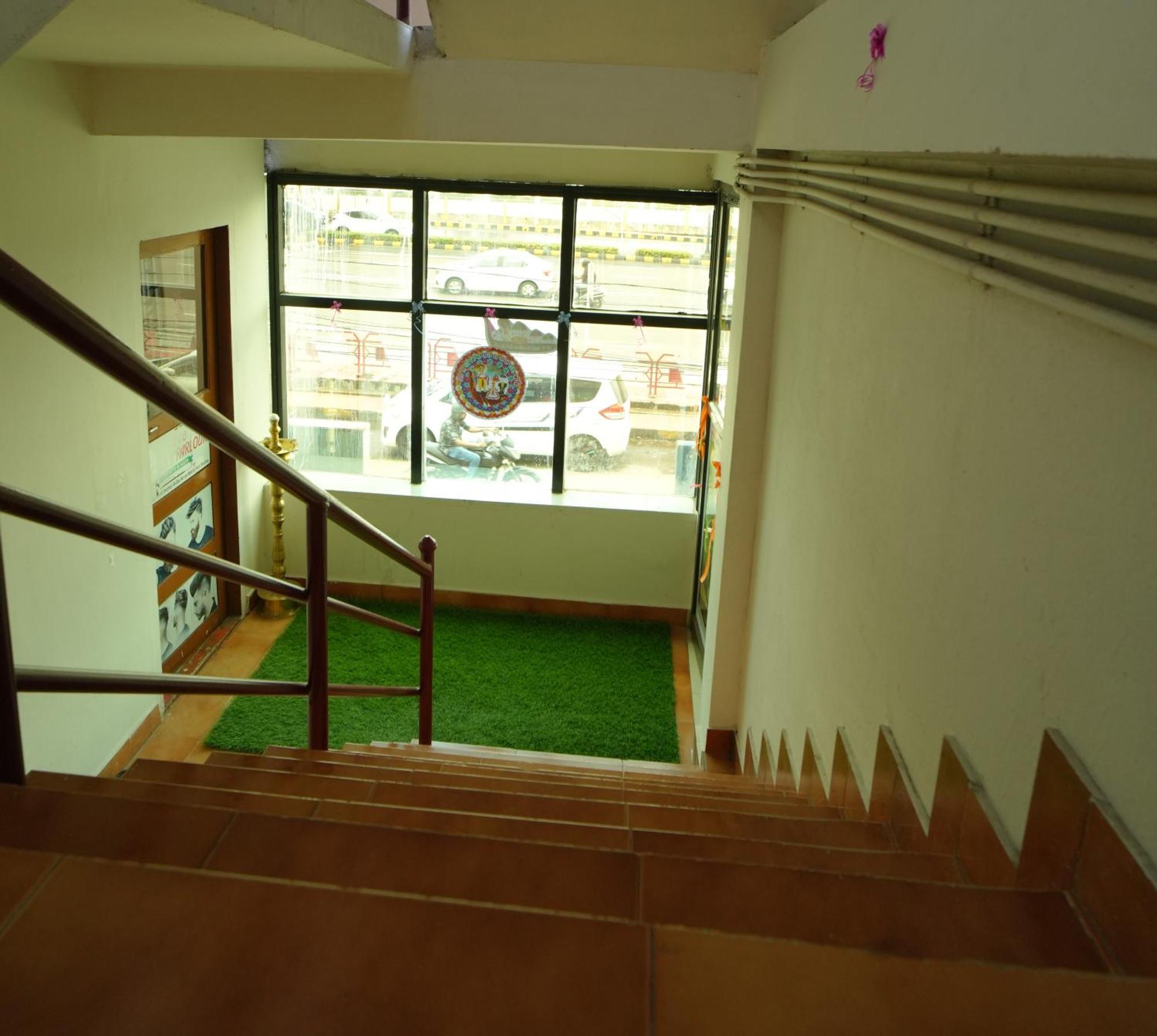 Hotel Port View Residency Pvr Nedumbassery Esterno foto